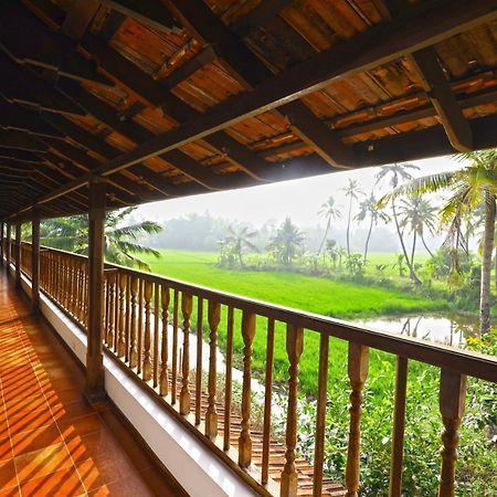 Kumarakom Heritage Resort Kottayam Extérieur photo